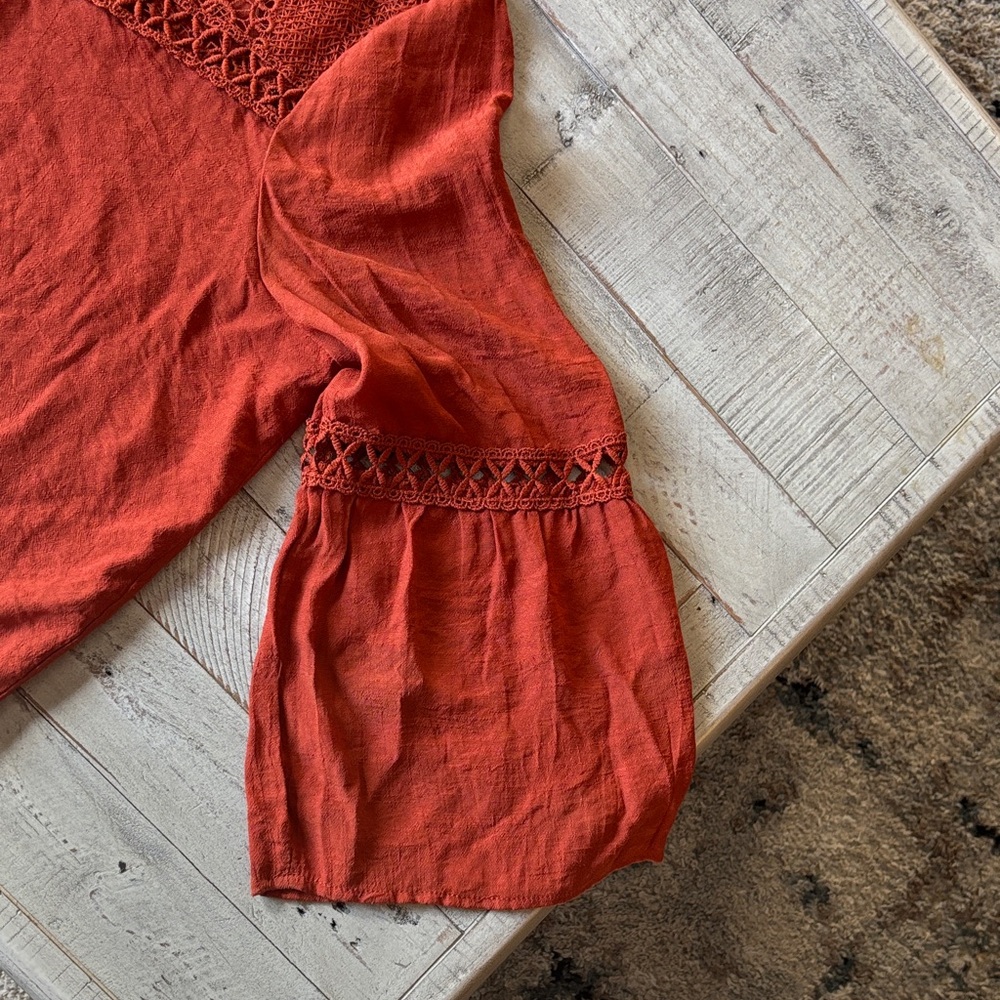 Chic Rust Blouse with Lace Accents - Picture 5 of 5